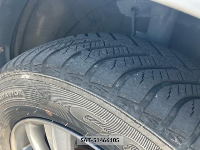 Toyota VOXY 2014-03 8746732-4