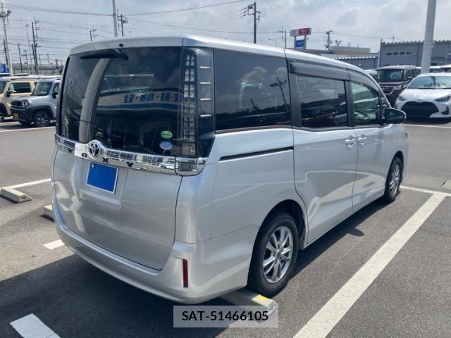 Toyota VOXY 2014-03 8746732-6