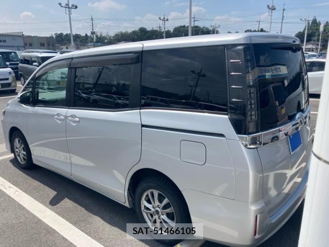 Toyota VOXY 2014-03 8746732-7