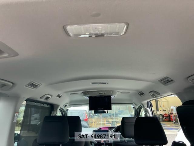 Toyota VOXY 2015-09 8746730-18