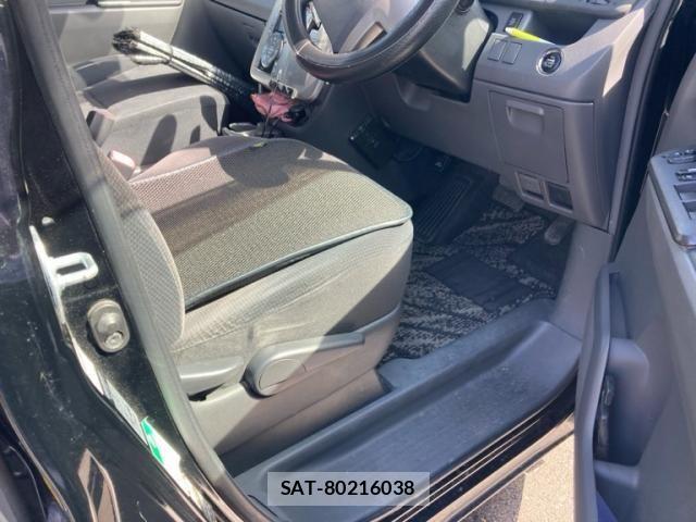 Toyota VOXY 2010-04 8746754-14