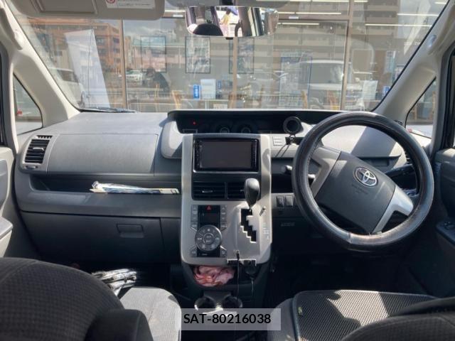 Toyota VOXY 2010-04 8746754-16