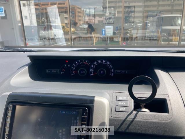 Toyota VOXY 2010-04 8746754-19