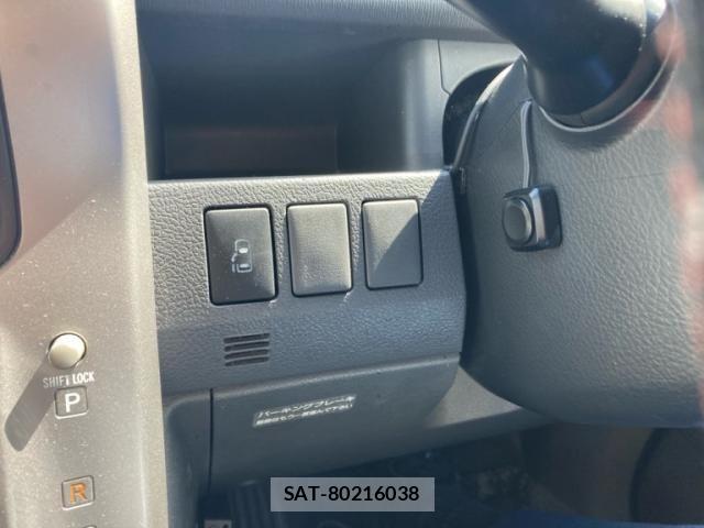 Toyota VOXY 2010-04 8746754-21