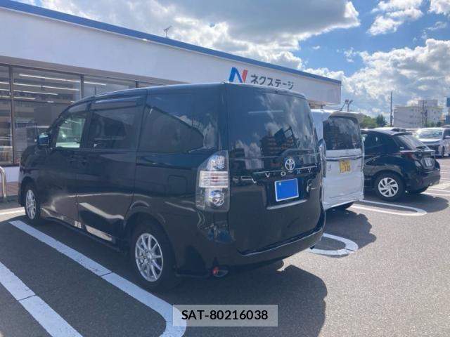 Toyota VOXY 2010-04 8746754-3