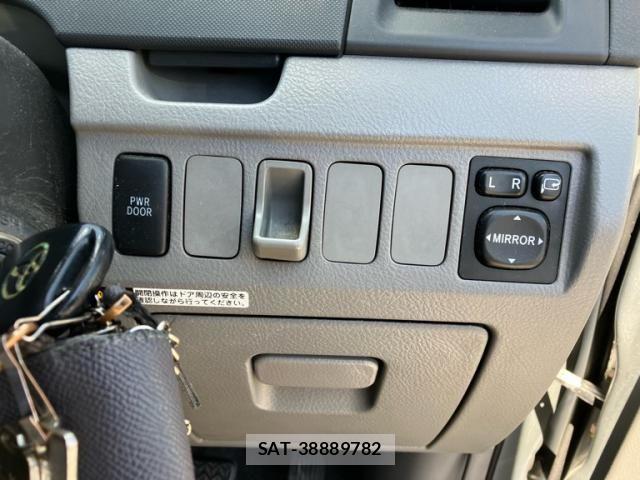 Toyota VOXY 2002-03 8746753-9