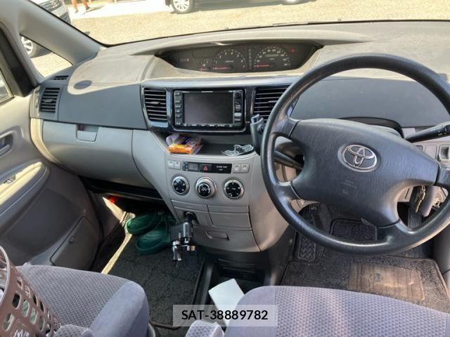 Toyota VOXY 2002-03 8746753-7
