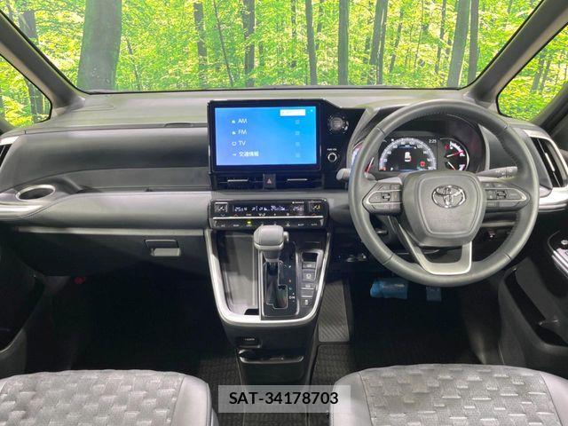 Toyota VOXY 2024-03 8746692-1