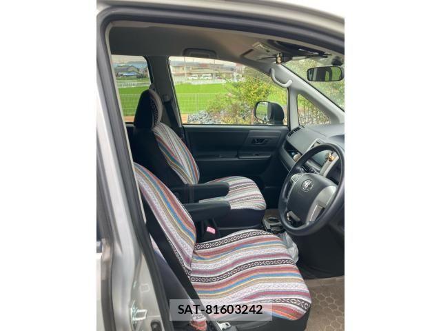Toyota VOXY 2013-10 8746736-13