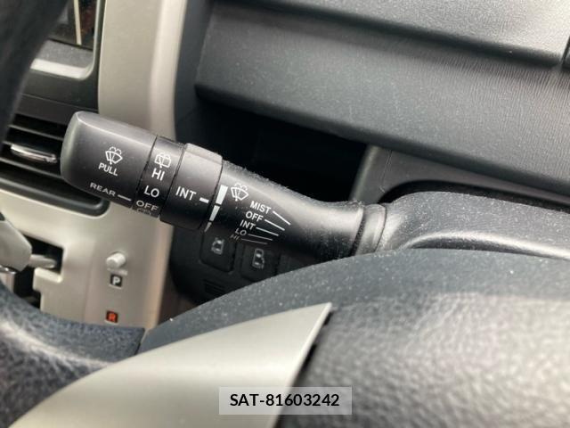 Toyota VOXY 2013-10 8746736-15