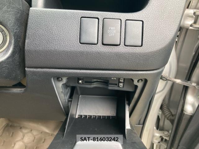 Toyota VOXY 2013-10 8746736-17