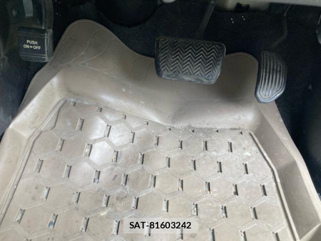 Toyota VOXY 2013-10 8746736-18