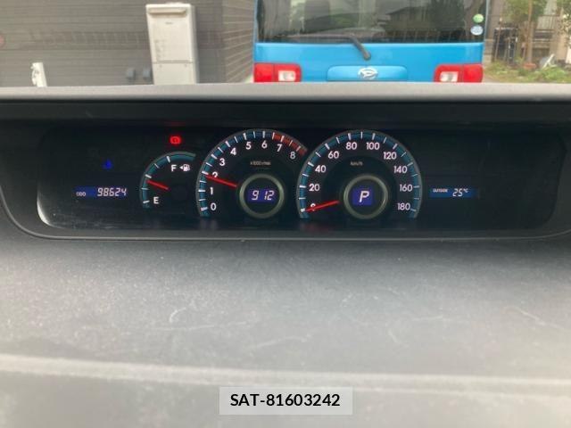 Toyota VOXY 2013-10 8746736-21