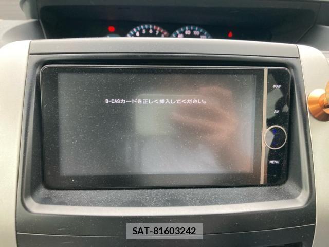 Toyota VOXY 2013-10 8746736-24