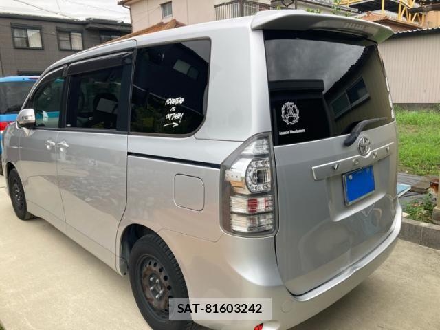 Toyota VOXY 2013-10 8746736-3