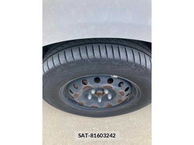 Toyota VOXY 2013-10 8746736-7