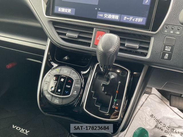 Toyota VOXY 2018-09 8746719-13