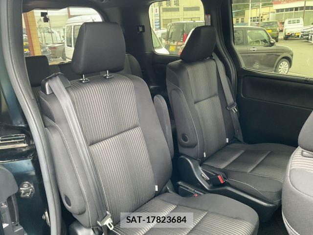 Toyota VOXY 2018-09 8746719-17