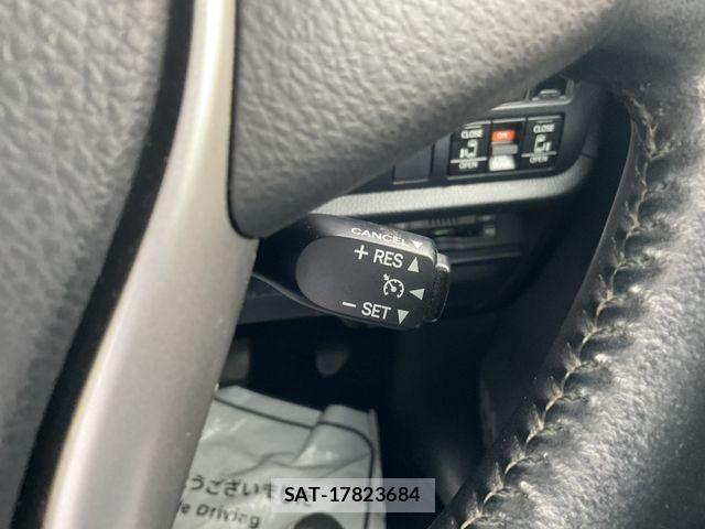 Toyota VOXY 2018-09 8746719-22