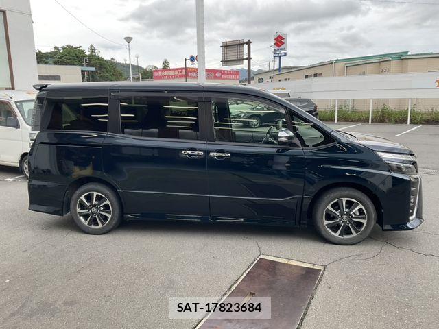 Toyota VOXY 2018-09 8746719-3