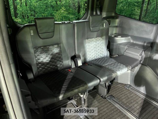 Toyota VOXY 2023-10 8746706-9