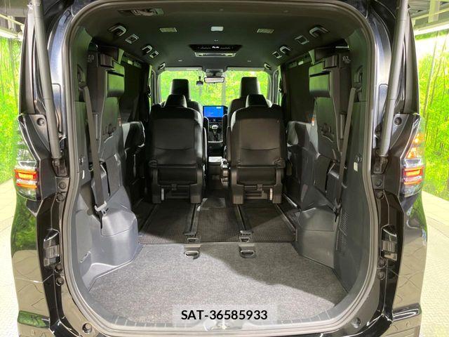 Toyota VOXY 2023-10 8746706-10