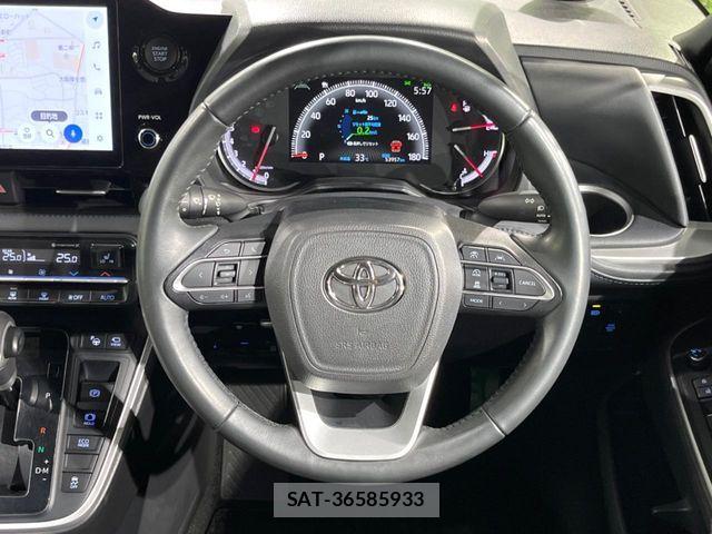 Toyota VOXY 2023-10 8746706-11