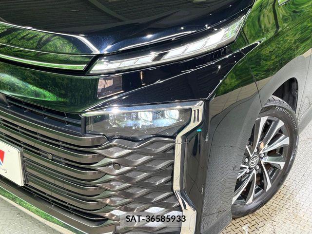 Toyota VOXY 2023-10 8746706-12