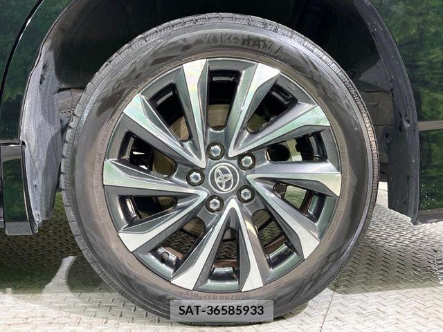 Toyota VOXY 2023-10 8746706-13