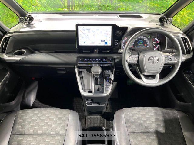 Toyota VOXY 2023-10 8746706-1