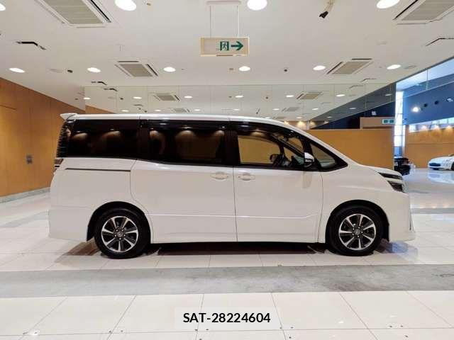 Toyota VOXY 2017-12 8746707-12