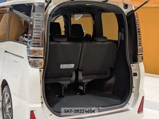 Toyota VOXY 2017-12 8746707-19