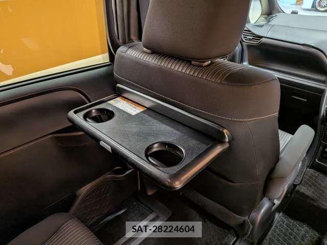 Toyota VOXY 2017-12 8746707-8