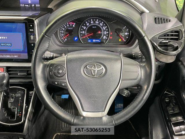 Toyota VOXY 2018-11 8746720-11