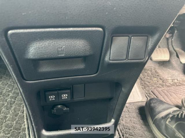 Toyota VOXY 2020-09 8746721-25