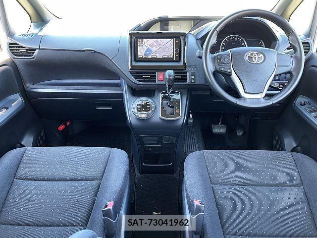 Toyota VOXY 2014-04 8746722-1