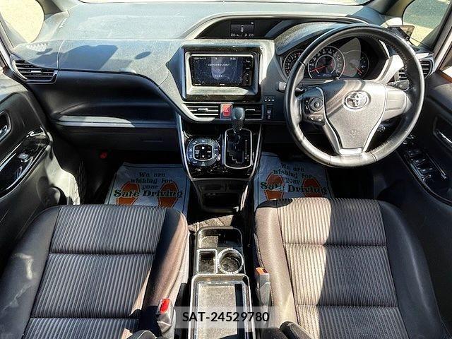 Toyota VOXY 2018-05 8746718-1