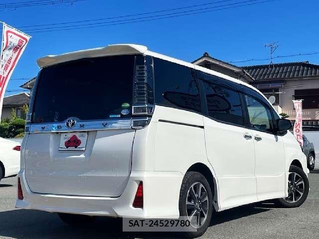 Toyota VOXY 2018-05 8746718-2