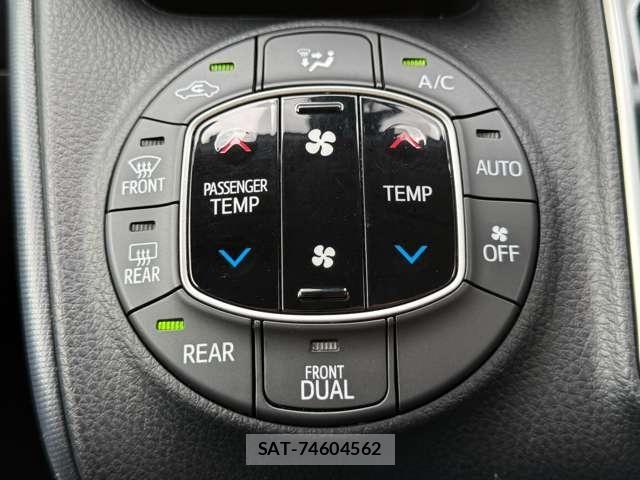 Toyota VOXY 2017-01 8746717-12