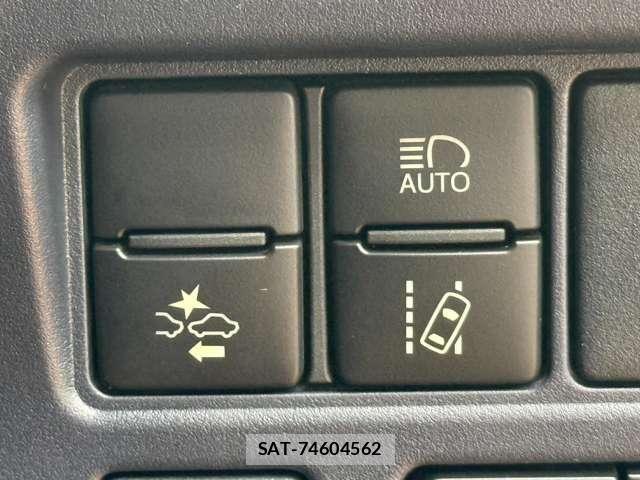 Toyota VOXY 2017-01 8746717-15