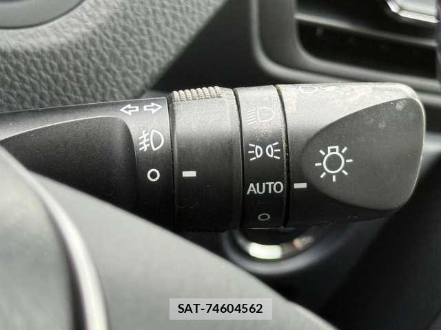 Toyota VOXY 2017-01 8746717-18