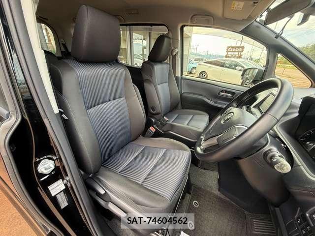Toyota VOXY 2017-01 8746717-22