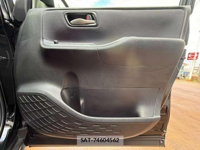 Toyota VOXY 2017-01 8746717-23