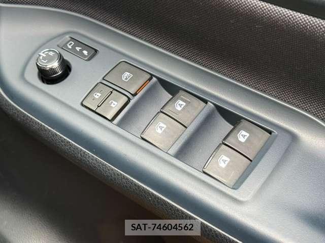 Toyota VOXY 2017-01 8746717-24