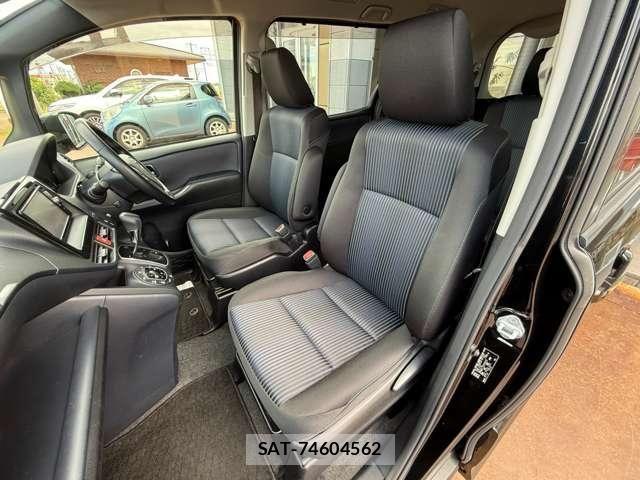 Toyota VOXY 2017-01 8746717-26