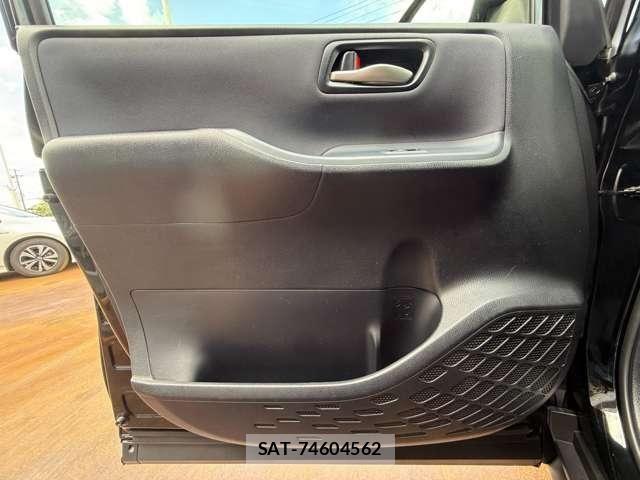 Toyota VOXY 2017-01 8746717-27