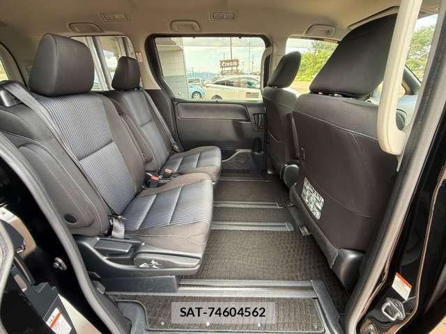 Toyota VOXY 2017-01 8746717-28