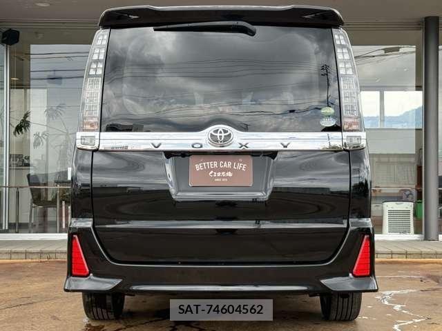 Toyota VOXY 2017-01 8746717-2