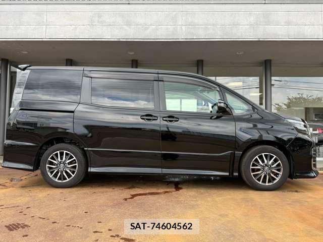 Toyota VOXY 2017-01 8746717-3