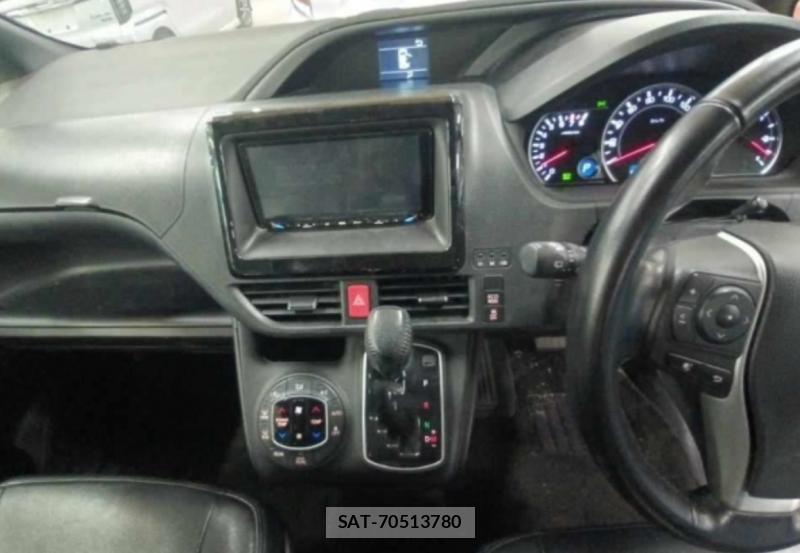 Toyota VOXY 2016-06 8726207-9